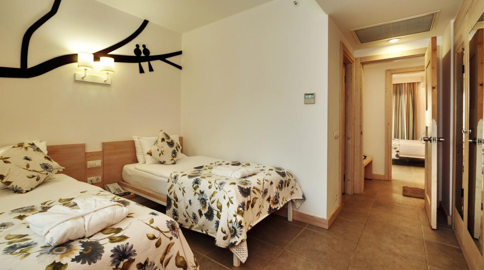 Lake Upper Floor Garden View,1280847139:JPEG